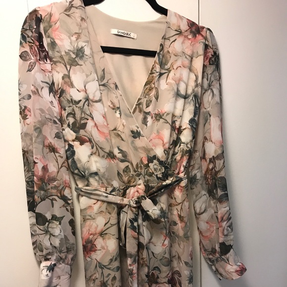 Dress - Picture 2 of 4